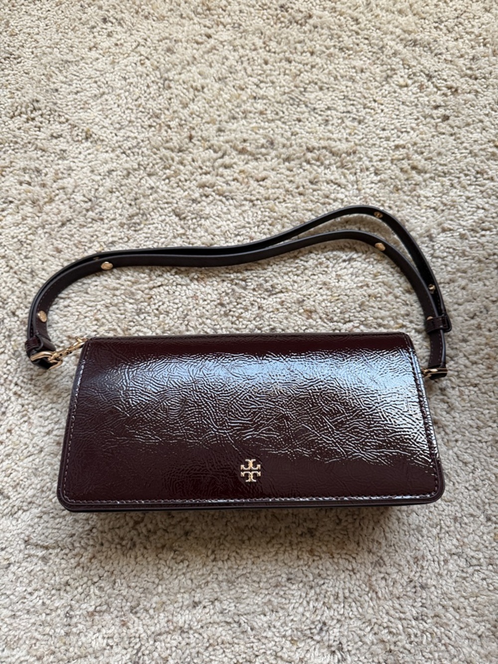Tory Burch Patent Shoulder Bag in Deep Brownish Burgundy